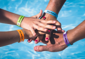 Pulseiras para Hotéis e Resorts: Controle de Acesso e Redução de Fraudes | MicroRAR